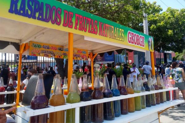 Vacunación beneficia a vendedores de raspados, bolis y aguas