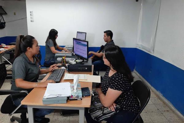 ¿Eres estudiante y andas en camión? El 30 de agosto podrás expedir tarjeta para descuento