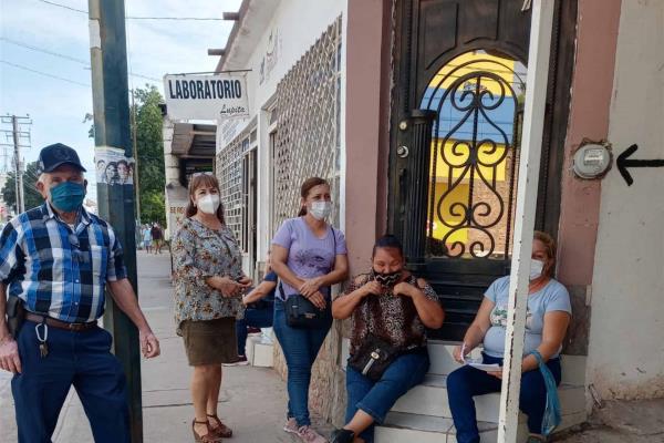 Impiden manifestantes que usuarios del agua de San Blas paguen el servicio