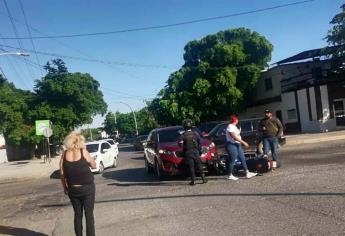 Joven embiste a dos agentes en motopatrullas