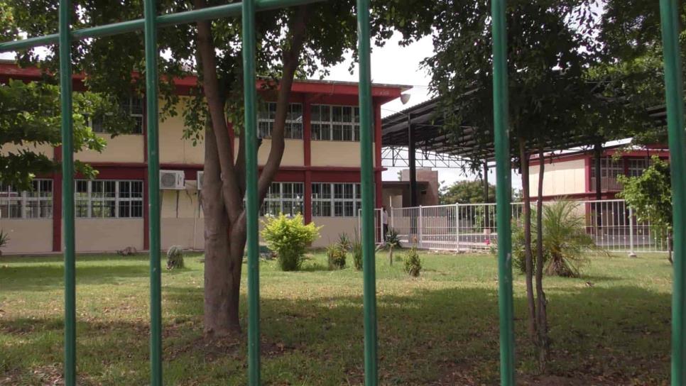 Padre de familia se queja de altos cobros de cuota escolar en secundaria