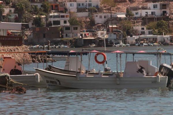 Vecinos de Topolobampo denuncian que llevan más 24 horas sin agua