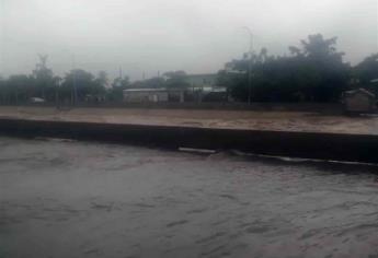 Se desbordan arroyos en Mazatlán