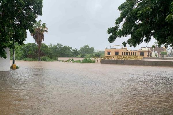 Alcalde de Mazatlán supervisa arroyo Jabalines