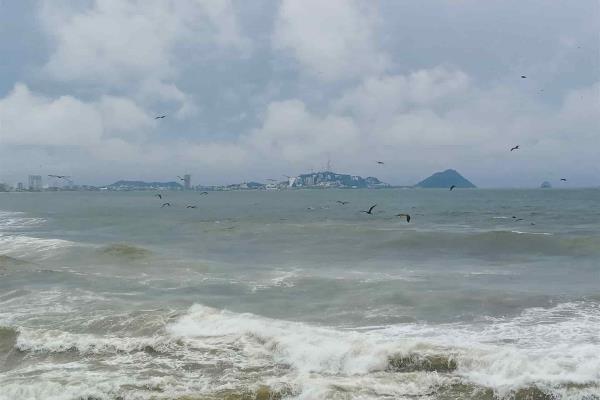 Cierran navegación a embarcaciones pequeñas en Mazatlán