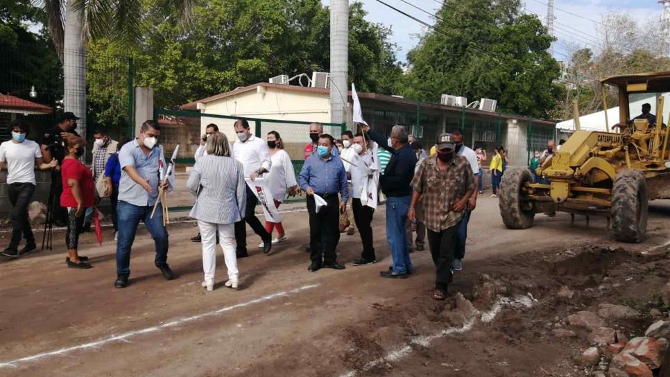 Dan banderazo de inicio a obras de pavimentación en Cerrillos, Ahome