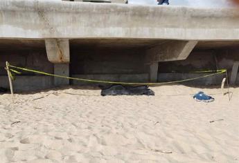 Salvavidas sacan cuerpo sin vida del mar de Mazatlán