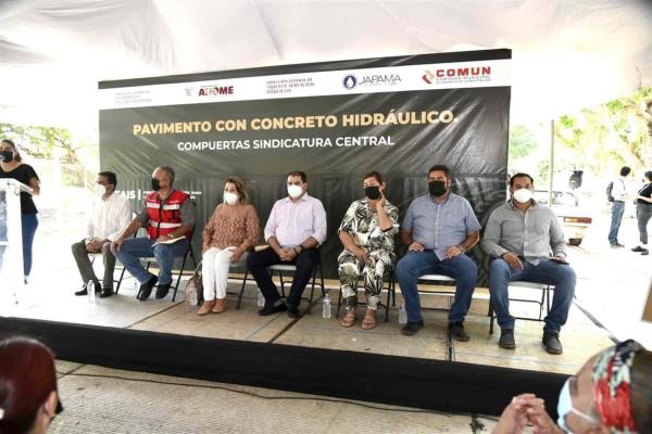 Encabeza Juan Fierro entrega de obra en la comunidad de Compuertas