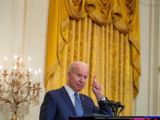 Biden ordenará la vacunación obligatoria de todos los empleados federales Biden ordenará la vacunación obligatoria de todos los empleados federales