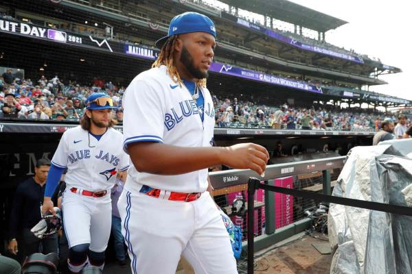 Guerrero Jr. pega su jonrón número 45 en el triunfo de los Azulejos sobre los Rays