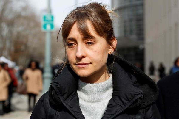 La actriz Allison Mack entra en prisión por su participación en secta NXIVM