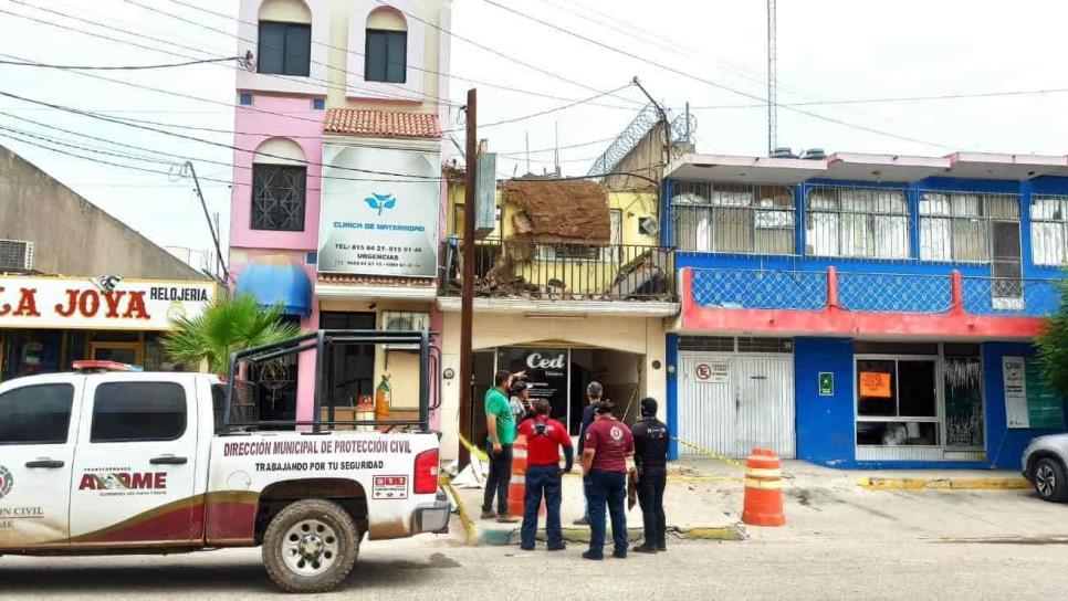 Colapsa techo de un edificio en el Centro de Los Mochis