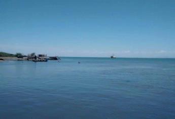 Barco camaronero se salva de naufragar en la Bahía del Perihuete, Guasave