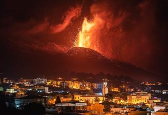 El riesgo continúa, lava del volcán en España se encuentra cerca del mar