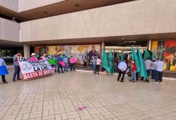 Integrantes de la UNTA exigen entrega de viviendas en Palacio de Gobierno