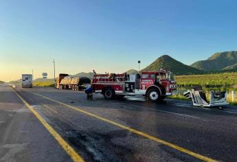 Camión cargado de fertilizante choca y termina calcinado en “La Costera”