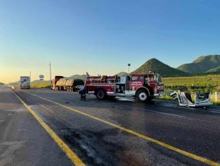 Camión cargado de fertilizante choca y termina calcinado en “La Costera” Camión cargado de fertilizante choca y termina calcinado en “La Costera”