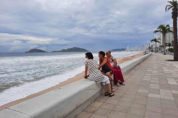 Posible huracán en el Pacífico está lejos de Sinaloa, no hay alerta: gobernador