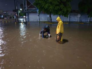 Basura retardó desfogue de lluvias ocasionadas por «Pamela» en Los Mochis Basura retardó desfogue de lluvias ocasionadas por «Pamela» en Los Mochis