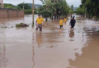 Evacuan a 42 personas en Escuinapa tras inundaciones