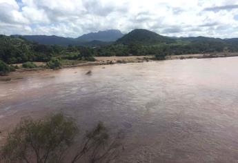 Desbordamiento del río Baluarte sorprende a habitantes de El Rosario