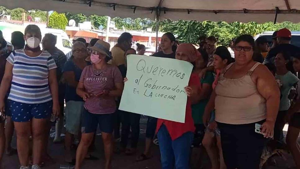 Habitantes de La Concha bloquean la carretera México 15