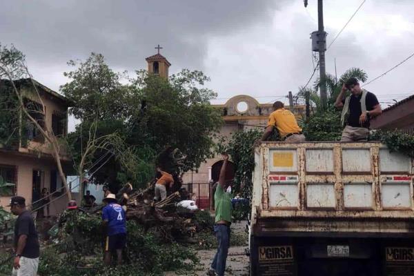Ya no hay pueblos incomunicados en El Rosario: Núñez Ríos