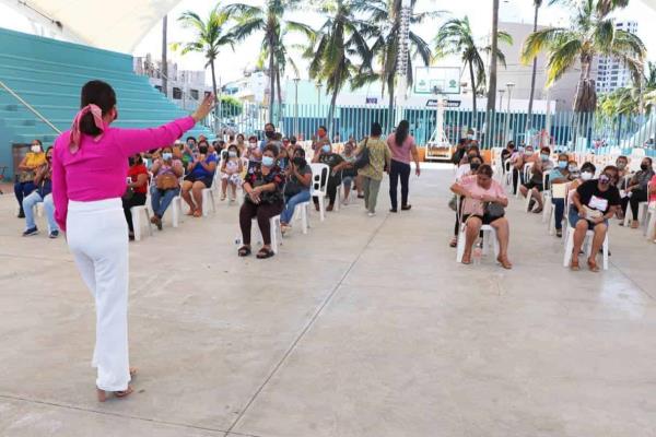 Entrega DIF Mazatlán 150 carnets para mastografías sin costo