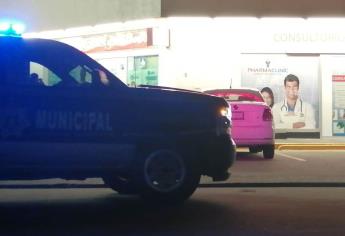 Atacan a balazos a un hombre y dan cachazos a una mujer en tienda departamental de Culiacán