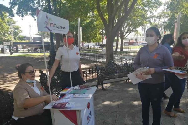 Se unen a la lucha contra el cáncer y regalan vales para mastografías en Ahome