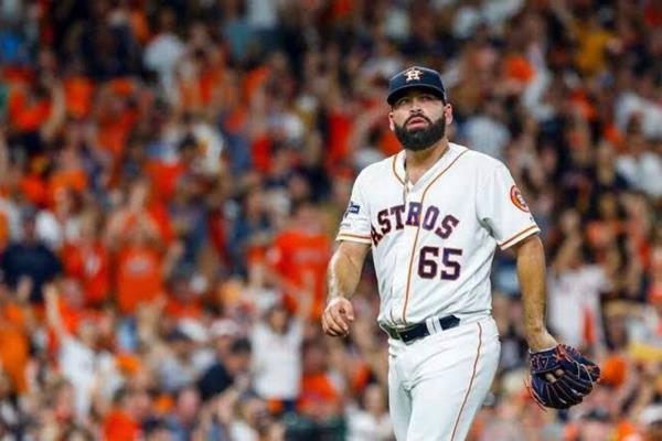 José Urquidy gana y los Astros empatan la serie ante Bravos