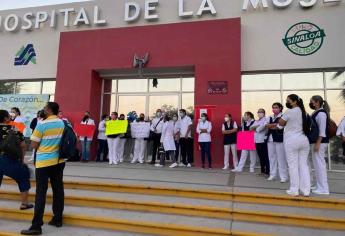 Se manifiestan en el Hospital de la Mujer y exigen mejores condiciones laborales