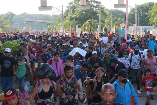Caravana migrante reanuda camino desde el sur rumbo a la Ciudad de México