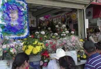 «Golondrinos» llegaron y arruinaron ventas de floristas en Culiacán, aseguran