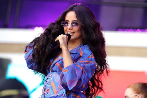 Camila Cabello estrena una versión mariachi de «Ill Be Home for Christmas»