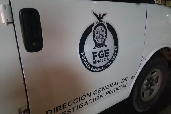Llegan con cuerpo de mujer asesinada a funeraria de Culiacán