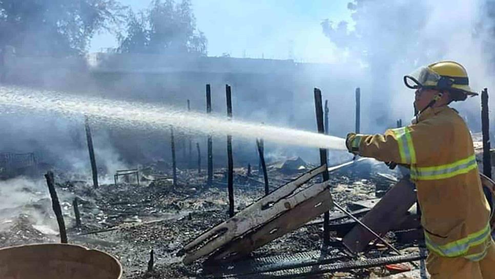 Incendio deja sin hogar a cuatro familias de Mazatlán