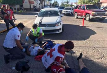 Dos motociclistas lesionados en accidente en Los Mochis