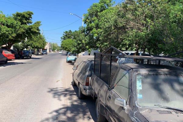 Denuncian a taller que invade banquetas y trabaja con irregularidades