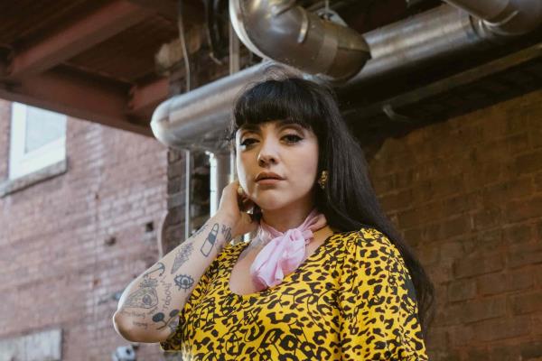 Mon Laferte confiesa que su disco «1940 Carmen» es hormonal e improvisado