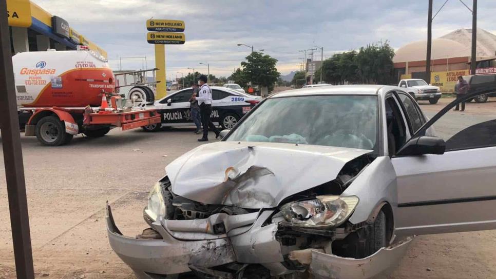 Pipa de una gasera se pasa un alto y choca a una mujer Guamúchil