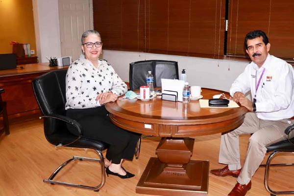 Sostiene Graciela Domínguez Nava encuentro con líder del SNTE 53
