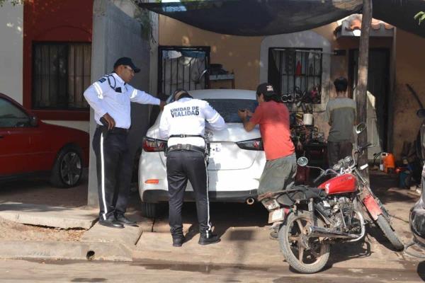 «Corralón» a carros descompuestos de talleres o abandonados en calles de Los Mochis