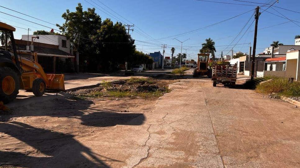 Gobierno municipal rehabilita calles al norte de Los Mochis