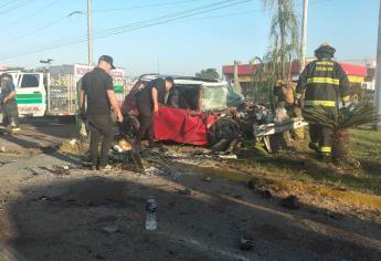 Músico queda prensado en su Mini Cooper tras choque en La Costerita