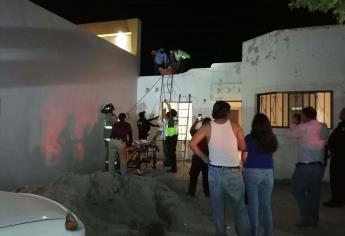 Albañil cae del techo de una vivienda en Los Mochis y resulta lesionado