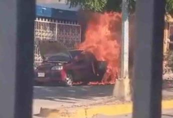 Se quema camioneta en la Flores Magón, en Mazatlán