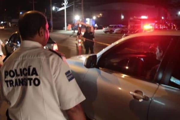 Tránsito escolta a tres a su casa por manejar «borrachos»