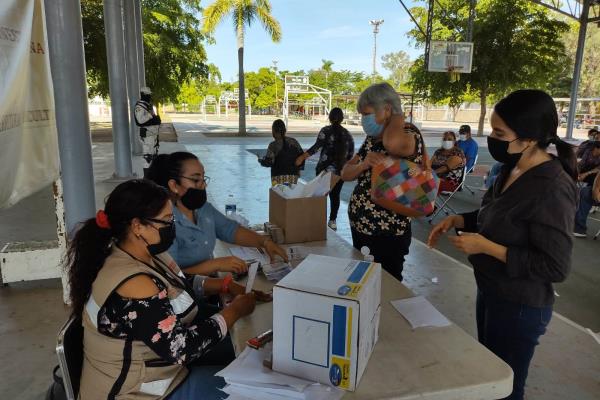 Entregan apoyos para afectados por lluvias de «Pamela»