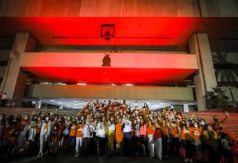 Iluminan Palacio de Gobierno de color naranja